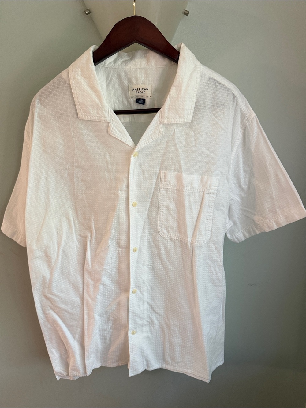 American Eagle Outfitters White Short-Sleeve Seersucker Button-Down Shirt